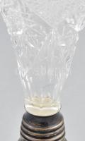 Csiszolt és hántolt mintás üveg váza, ezüst (Ag) talpazattal, jelzéssel, hibátlan, m: 20,5 cm