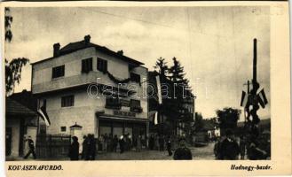 Kovásznafürdő, Baile Covasna; Hadnagy bazár a bevonuláskor, magyar zászlós címer, Kovászna visszatért. Hadnagy bazár saját kiadása / shop during the entry of the Hungarian troops (vágott / cut)