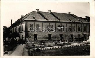 Margitta, Marghita; Möki apátság temploma, magyar zászló / abbey church, Hungarian flag