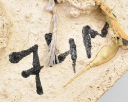 Zsolnay pirogránit macska, mázas, jelzés nélkül, számozott, ragasztott, 19x20 cm