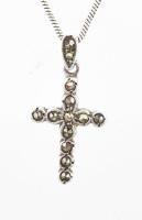 Ezüst(Ag) kígyó nyaklánc köves kereszt függővel, jelzett, h: 44 cm, bruttó: 4,5 g