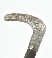 Antik sétapálca, ezüst (Ag) fejjel, virágmintás porcelán berakással, jelzés nélkül, kopással, h: 88 ...