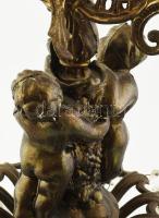 Antik puttó figurákkal díszített kétkaros mérleg, fém, bronzírozott fém, üveg, sérülésekkel, m: 53 c...