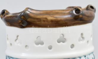 Royal Dux vadászkorsó pár, jelzett, hibátlan, körben vadászjelenetekkel díszített, kézzel festett, m...