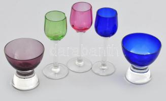 Moser jellegű régi színes poharak, 5 db, jelzés nélkül, kopással, m: 7-12 cm
