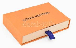 Louis Vuitton jellegű sál, tartójában