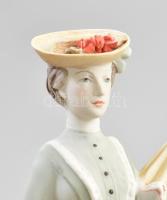 Royal Dux esernyős hölgy zöld ruhában, festett biszkvit porcelán, jelzéssel, hibátlan, m: 23,5 cm