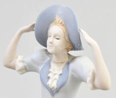 Royal Dux kalapos hölgy, biszkvit porcelán, feje ragasztott, jelzéssel, m: 22,5 cm