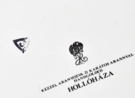 Hollóházi Szász Endre által tervezett dekorral díszített porcelán tányér. Matricás, jelzett, 21 kará...