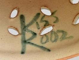 Kiss Roóz Ilona (1920-2010): Kínáló hölgy. Jelzett, minimális kopással, m: 38 cm