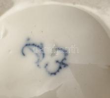 Antik német virágárus lány figura, jelzéssel, sérüléssel, m: 14,5 cm