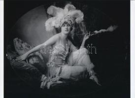 cca 1920 Színházi jelmezben Seherezádé, jelzés nélküli modern nagyítás Pánczél György (1920-?) film- és színházi fotó gyűjteményéből, 15x21 cm