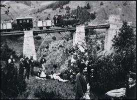cca 1880 Klösz György (1844-1913) felvétele a somoskői viaduktról, rajta egy vasúti szerelvény, 1 db modern nagyítás, jelzés nélkül, 15x21 cm