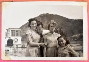 cca 1950-1975 2 db fotóalbum, benne vegyes családi és egyéb fotókkal