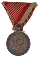 1914. "Ferenc József II. osztályú Ezüst Vitézségi Érem" peremen jelzett Ag kitüntetés sérü...
