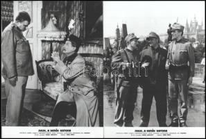 cca 1958 ,,Svejk a derék katona" című csehszlovák film jelenetei és szereplői, 15 db vintage pr...
