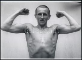 cca 1937 Matheisel József (1908-1961) rozsnyóbányai fotóművész hagyatékából 1 db modern nagyítás (Életerő), jelzés nélkül, 15x21 cm