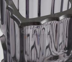 Vladislav Urban retró lila üveg váza. Anyagában színezett, jelzés nélkül, kis kopással, hibátlan, m:...