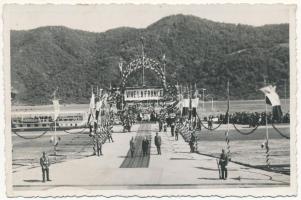 Orsova, "Vive La France" Intampinarea Delegatiei Franceze / A francia delegáció üdvözlése a kikötőben / welcoming the French delegation at the port. photo