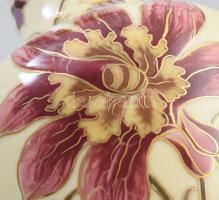 Retro iparművész anyagában színezett, formába préselt és savmaratott üvegkínáló, jelzés nélkül, hibá...