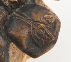 Virágban éneklő kórus, bronz szobor, kő talpazatban, jelzett, hibátlan, m: 8 cm