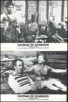 cca 1979 ,,Pucéran és szabadon" című francia filmvígjáték jelenetei és szereplői, 2 db produkciós filmfotó nyomdatechnikával sokszorosítva kartonpapírra, egyoldalas nyomással, a használatból eredő (esetleges) kisebb hibákkal, 18x24 cm