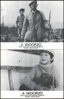 cca 1979 ,,A vadorzó" című csehszlovák film jelenetei és szereplői, 8 db produkciós filmfotó ny...