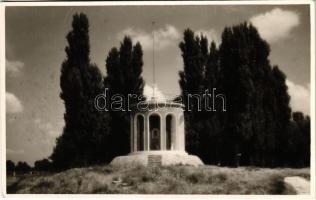 Baja, Az újjáépített Türr István emlékmű. Bérci photo