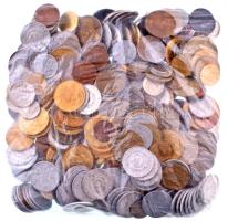 Vegyes, magyar és külföldi érmetétel mintegy ~1kg súlyban T:vegyes Mixed, Hungarian and foreign coin lot (~1kg) C:mixed