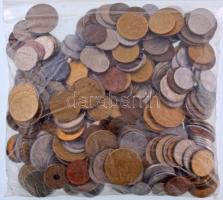 Vegyes, magyar és külföldi érmetétel mintegy ~1kg súlyban T:vegyes Mixed, Hungarian and foreign coin lot (~1kg) C:mixed