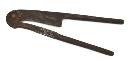 cca 1800 antik bétel dió vágó szerszám. Vas. Jelzett. h: 16 cm