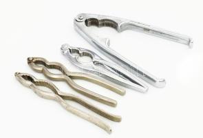 4 darab régi fém diótörő, h: 15-18 cm