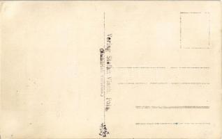 SMS Viribus Unitis Osztrák-Magyar Haditengerészet Tegetthoff-osztályú csatahajója előtt éppen landol...