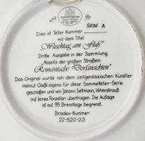 Vohenstrauss: Mosás a folyónál. Porcelán dísztál, jelzéssel, hibátlan számozással, d: 19,5 cm