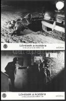 cca 1979 előtt készült ,,Lövések a kottára" című román film jelenetei és szereplői, 15 db vintage produkciós filmfotó ezüst zselatinos fotópapíron, a használatból eredő (esetleges) kisebb hibákkal, 18x24 cm