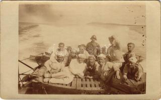 1918 SMS Lika osztrák-magyar Tátra-osztályú romboló tatfedélzete matrózokkal / K.u.K. Kriegsmarine / SMS Lika Austro-Hungarian Navy Tatra-class destroyer, mariners on the poop deck. photo (Rb)