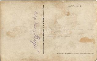 Osztrák-magyar haditengerészet matrózai pihennek a bóján fürdőzés után / K.u.K. Kriegsmarine Matrose...