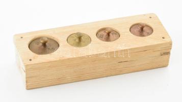 4 darabos régi réz súlykészlet, fa tartóban