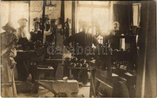 Első világháborús osztrák-magyar hadianyag gyár dolgozókkal / WWI K.u.K. military munitions factory interior with workers. photo