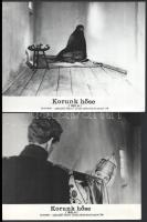 cca 1955 ,,Korunk hőse" című szovjet film jelenetei és szereplői, 19 db vintage produkciós filmfotó ezüst zselatinos fotópapíron, a használatból eredő (esetleges) kisebb hibákkal, 18x24 cm