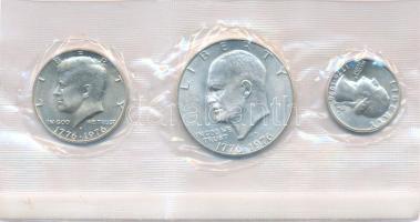 Amerikai Egyesült Államok 1976S 1/4$ Ag &quot;Washington&quot; + 1/2$ Ag &quot;Kennedy&quot; + 1$ Ag &quot;Eisenhower&quot; &quot;Bicentennial&quot; szettben, műanyag vákuum csomagolásban T:UNC,AU  USA 1976S 1/4 Dollar &quot;Washington&quot; + 1/2 Dollar Ag &quot;Kennedy&quot; + 1 Dollar &quot;Eisenhower&quot; &quot;Bicentennial&quot; in set, in plastic vacuum packaging C:UNC,AU