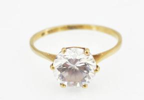 Arany (Au) 18K szoliter köves gyűrű, jelzett, méret: 51, bruttó: 2,1 g