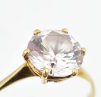 Arany (Au) 18K szoliter köves gyűrű, jelzett, méret: 51, bruttó: 2,1 g