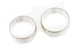 Ezüst(Ag) jegygyűrűpár, jelzett, méret: 57, 62, nettó: 6,6 g