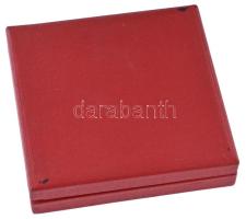 Iván István (1905-1968) 1976. "Vajdahunyadvár" bronz emlékérem, hátoldalon gravírozva &quo...