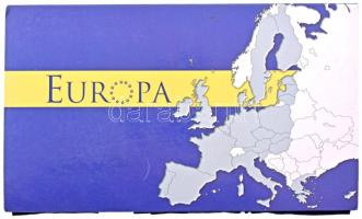 "Egyesült Európa" éremtartó tálca, 28 férőhellyel, használt, kicsit sérült állapotban