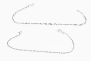 Ezüst(Ag) walles karkötő, jelzett, h: 18 és 19 cm, nettó: 2,9 g