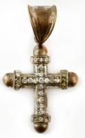 Köves fém antik kereszt medál, kopásnyomokkal, h: 5,5 cm