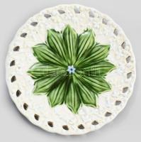 Körmöcbánya levélmintás majolika falitál, jelzéssel, kis kopással, d: 17 cm