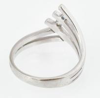 Fehérarany (Au) 14 K gyűrű 0,02 ct gyémánttal, jelzett, méret: 50, bruttó: 2,9 g